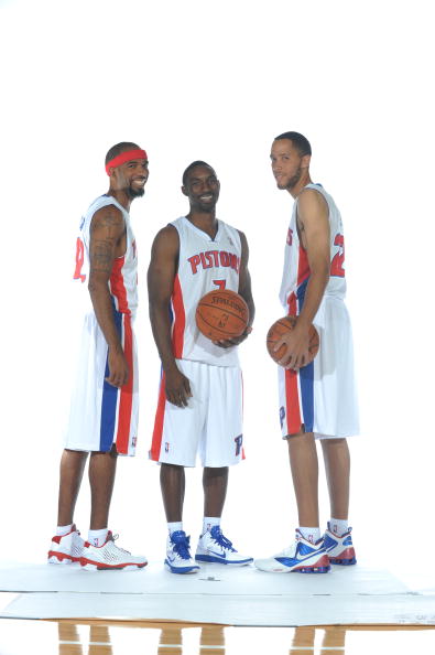 与纪律性的 与纪律性的